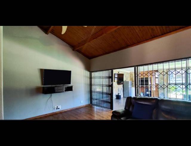 4 BEDROOM HOUSE FOR SALE IN FREEWAY PARK